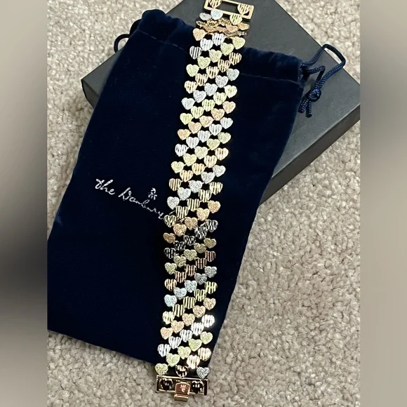 Beautiful Danbury Mint heart bracelet. Gold, silver and rose gold tones. - Picture 2 of 11